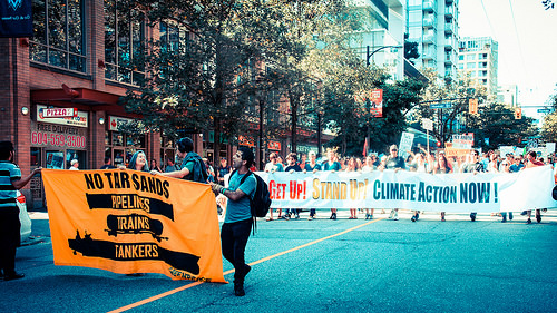 Am 21. September 2014 solidarisierten sich tausende KanadierInnen in Vancouver mit den    über 300 000 Teilnehmenden des  People's Climate March in New York. Chris Yakimov/flickr