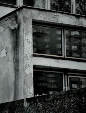 Marodes Schulgebäude, Freya Schmidt via Flickr