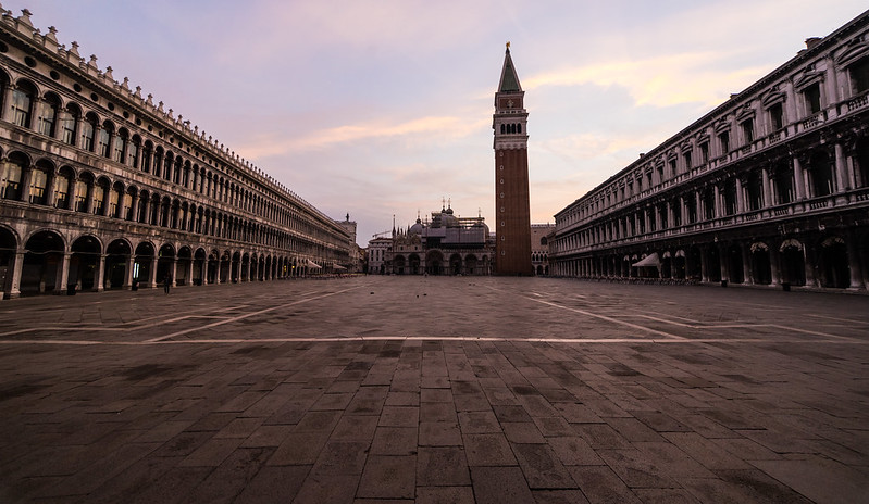 Leerer Markusplatz in Venedig, kaveman73/flickr
